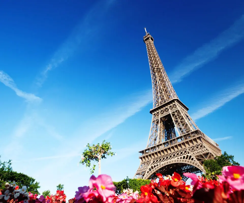 Menara Eiffel: Keajaiban Arsitektur dan Budaya